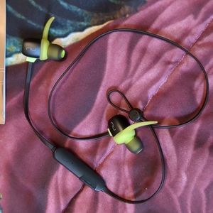 Optoma NuForce BE Sport4 Premium Wireless Sport earphones with mic